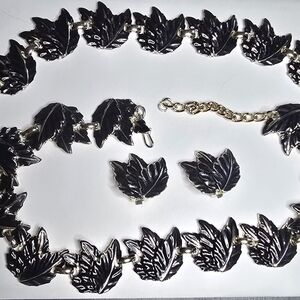 Elegant Black Leaf Necklace Set